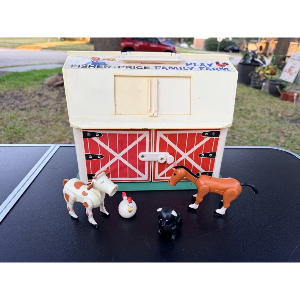 Vintage '67 Fisher Price Little People Play Family Farm Barn 4ANIMALS & 1 Farmer